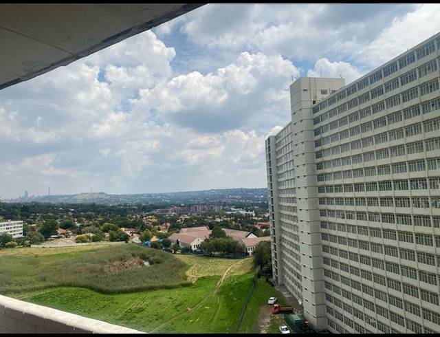 2 BEDROOM APARTMENT FOR SALE IN BEDFORD GARDENS